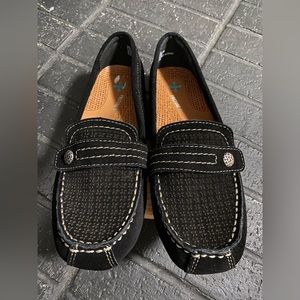 BAREFOOT POSTURE LOAFERS.